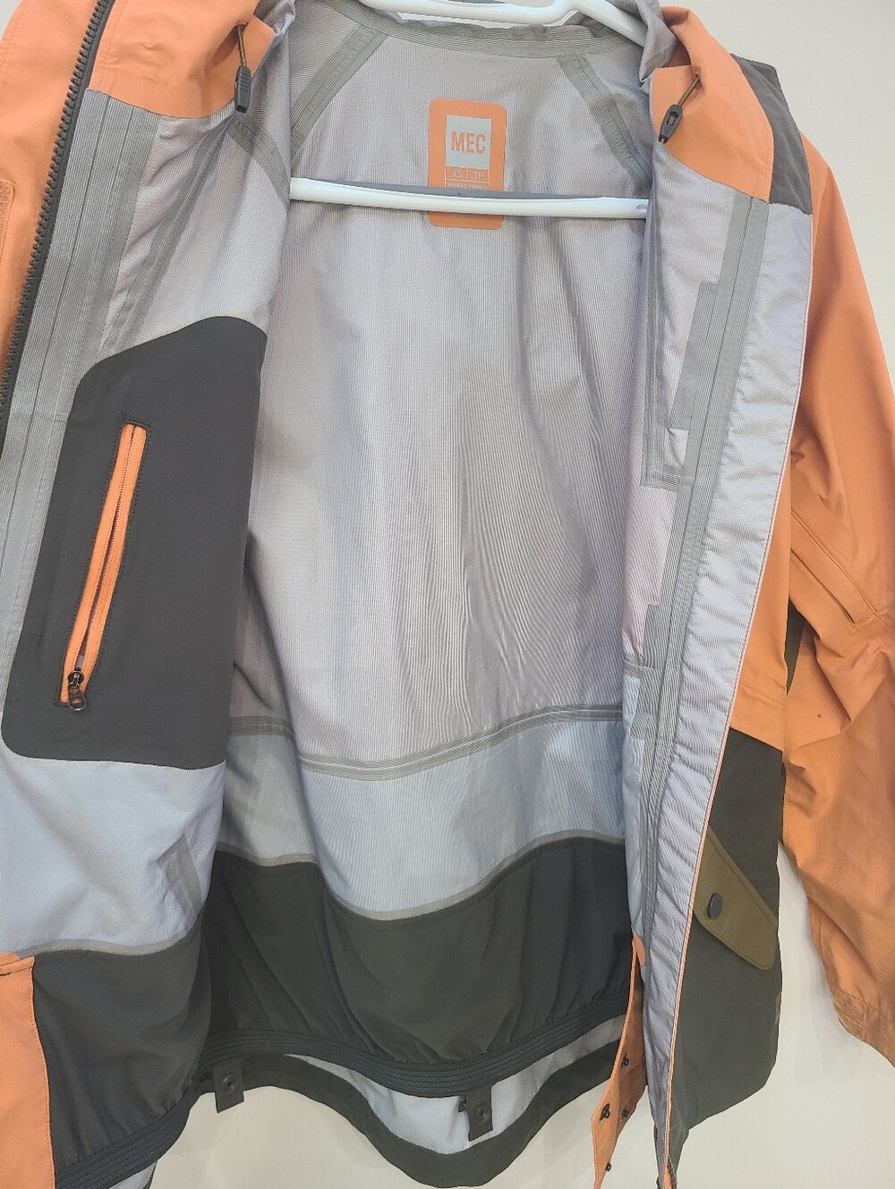MEC Trackback Ski Jacket - Picture 9 of 15
